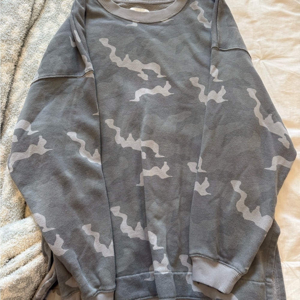 American Eagle Outfitters Gray camo Crewneck Sweater